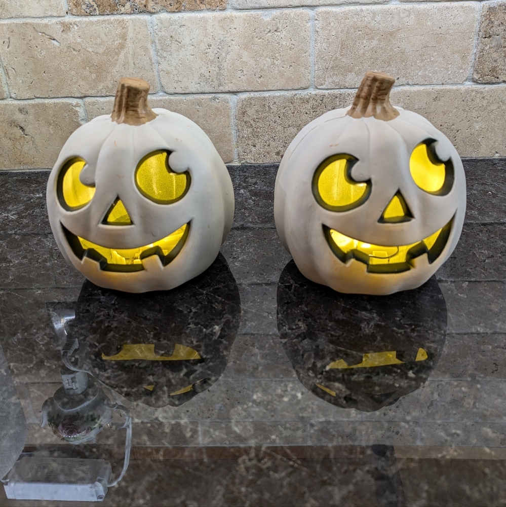 Pumpkins, small illuminated